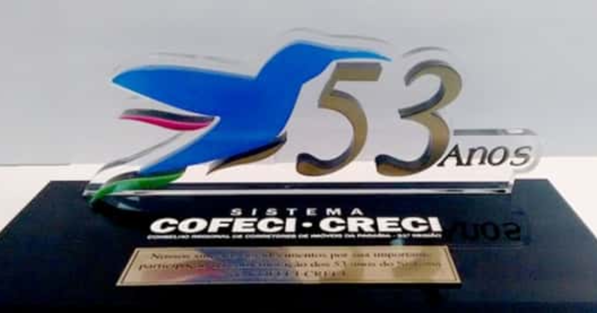 Execut receives hummingbird trophy | Execut